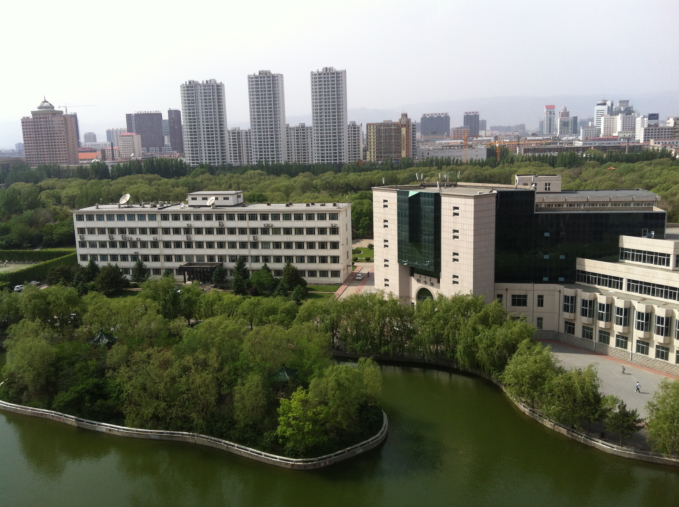 内蒙古大学