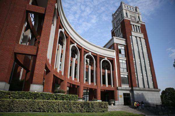 华东政法大学院校图片